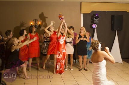 Bouquet Toss White Hawk Country Club