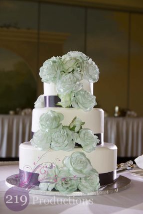 Avalon Manor Wedding Cake