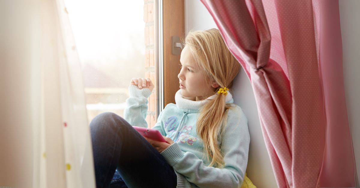 Small Window Drapery for Kids